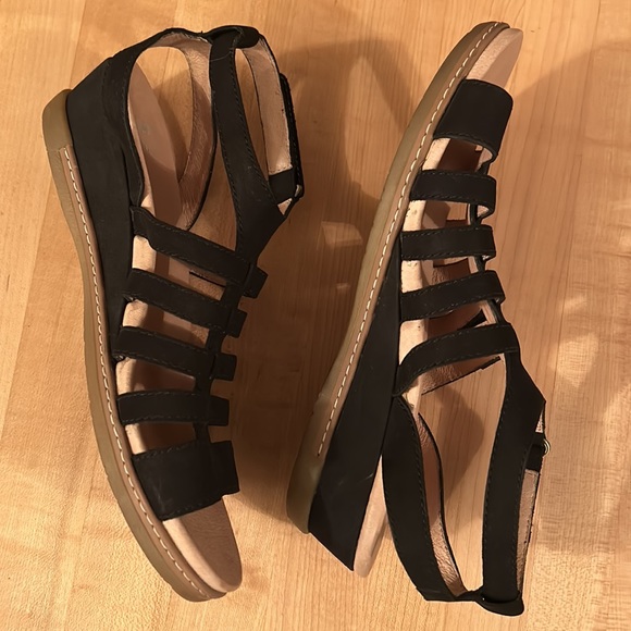 Dansko Sandals with Velcro Closures. Size 38 - Picture 6 of 11